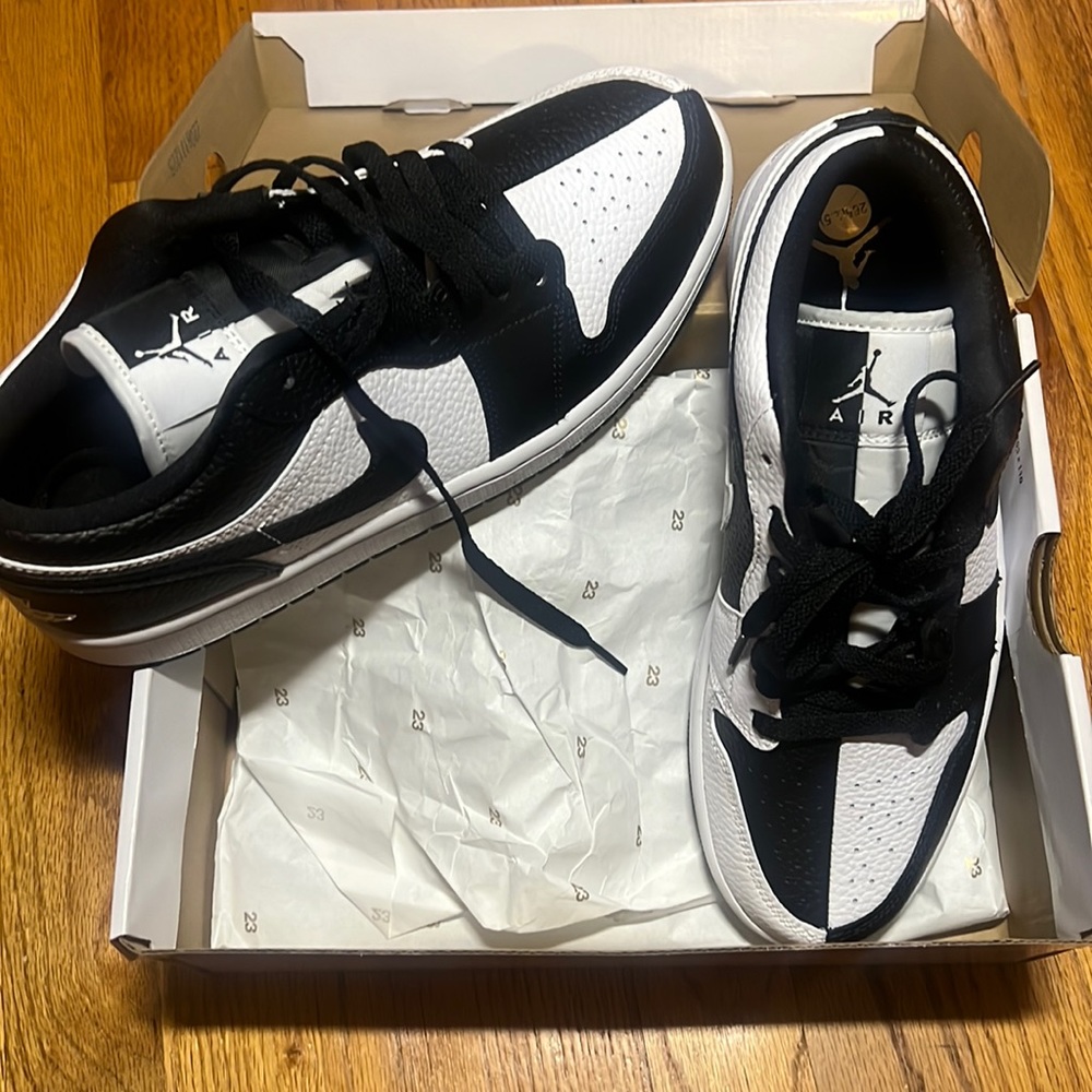 Women’s Air Jordan 1 Low SE!